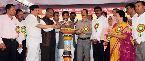 ರೈತರ ಜೀವನ ಸುಧಾರಿಸುವ ದೊಡ್ಡ ಜವಾಬ್ದಾರಿ ಸಮಾಜ ಹಾಗೂ ಸರ್ಕಾರದ ಮೇಲಿದೆ : ಸಚಿವ ಡಾ.ಎಚ್.ಸಿ.ಮಹದೇವಪ್ಪ